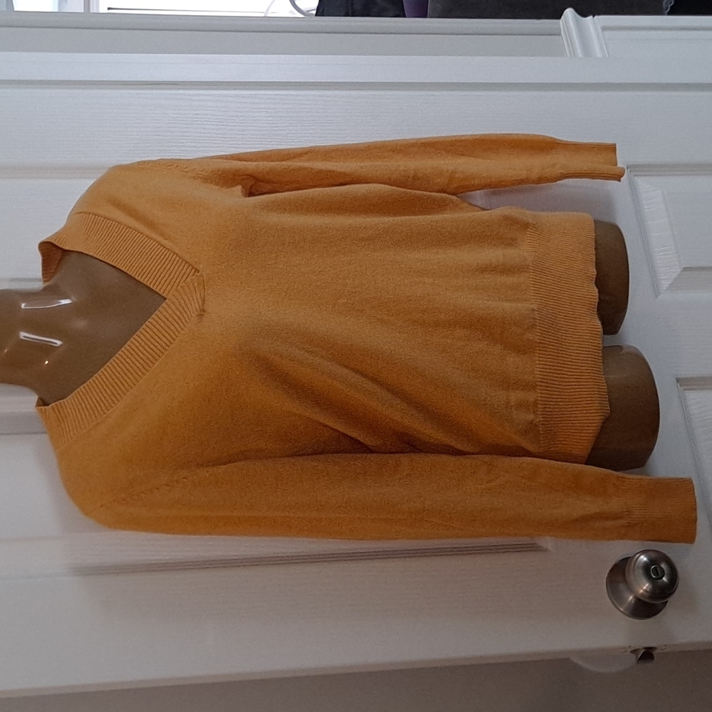 Yellow  gap sweater